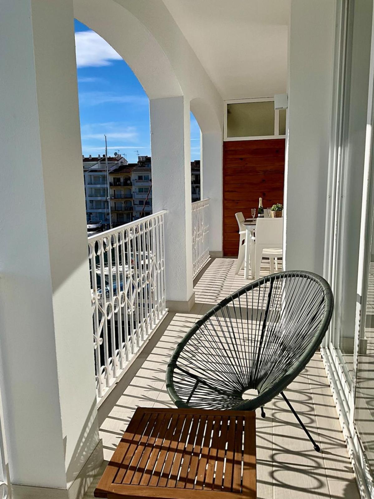 Apartamento Marina View - Sud-ouest Au Canal Avec Terrasse Ampuriabrava